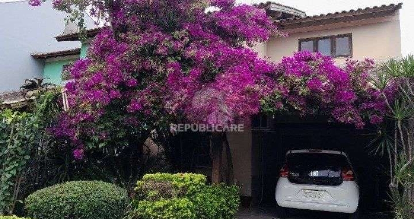Casa 3 dormitórios para venda no bairro Hípica Condomínio Jardins do Prado.