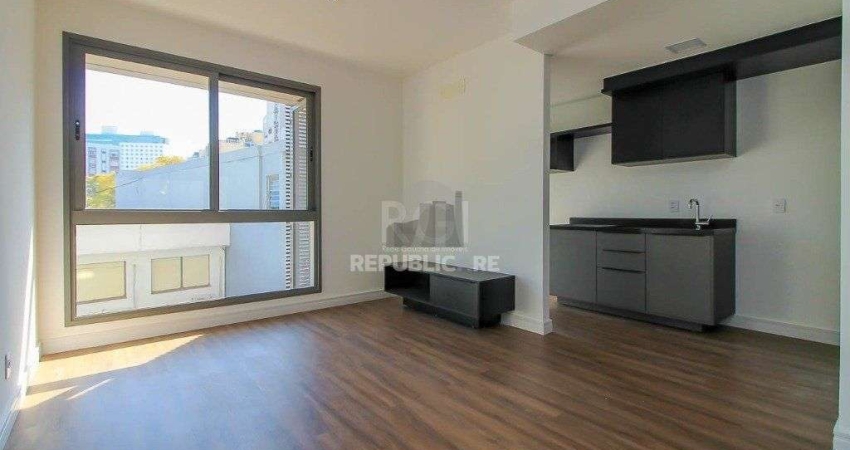 Semi mobiliado, 2 quartos (1 suíte) e 1 vaga. Infra completa e ótima localização