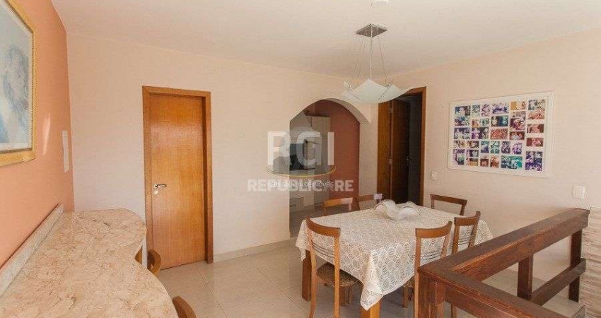 Ampla cobertura com 3 quartos, sendo  2 suítes no bairro São João , próximo ao B