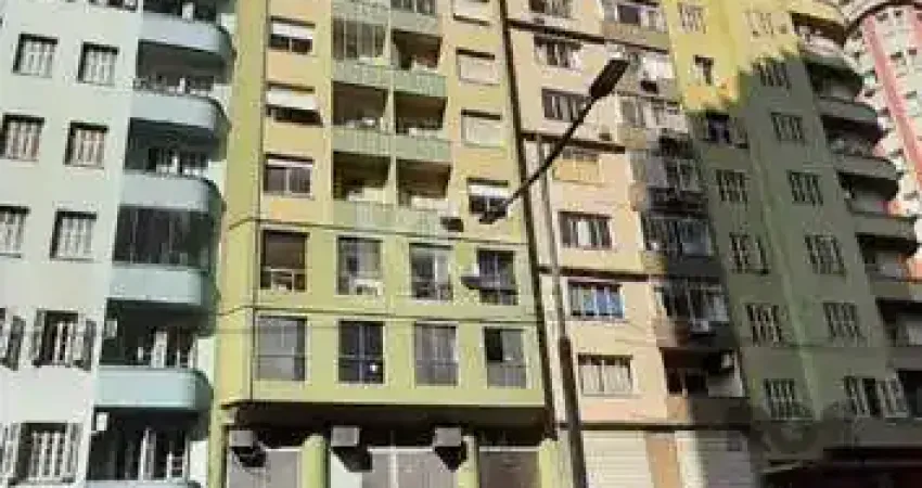 Apartamento à venda no centro histórico com 53m² e 1 dormitório/quartos disponível.