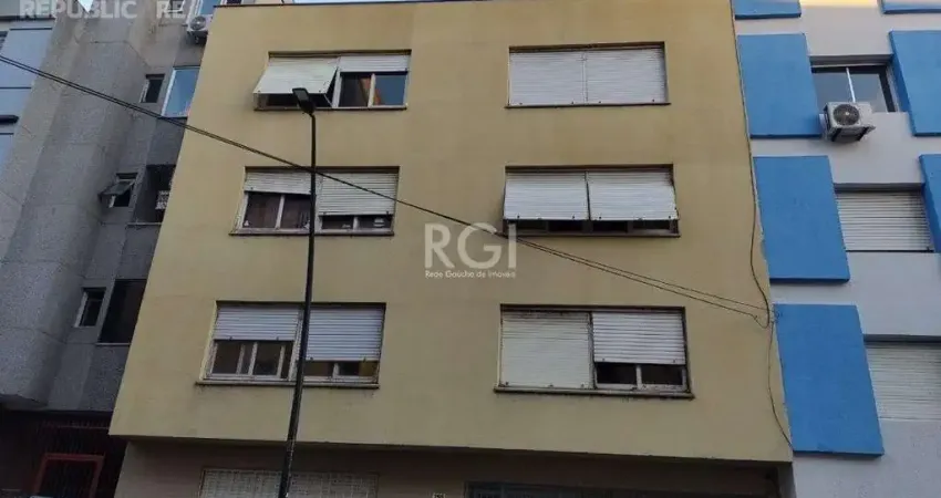 Apartamento à venda no centro histórico com 26m² e 1 dormitório/quarto disponível.