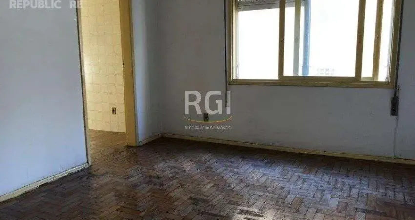 Apartamento à venda no centro histórico com 40 m² e 1 dormitório/quarto disponível.