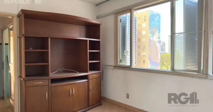 Apartamento à venda no centro histórico com 50 m² e 2 dormitórios/quartos disponíveis.