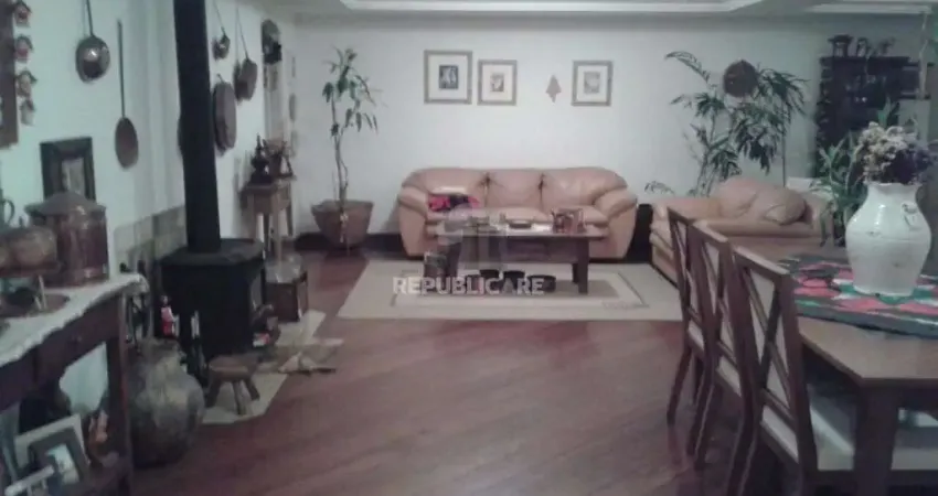 Casa para Venda - 430m², 3 dormitórios, sendo 1 suites, 4 vagas - Jardim Isabel