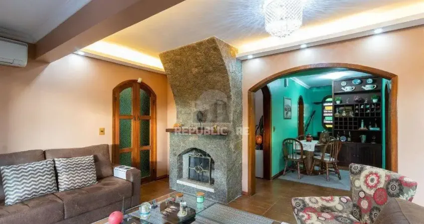 Casa para Venda - 232.5m², 3 dormitórios, sendo 1 suites, 4 vagas - Nonoai