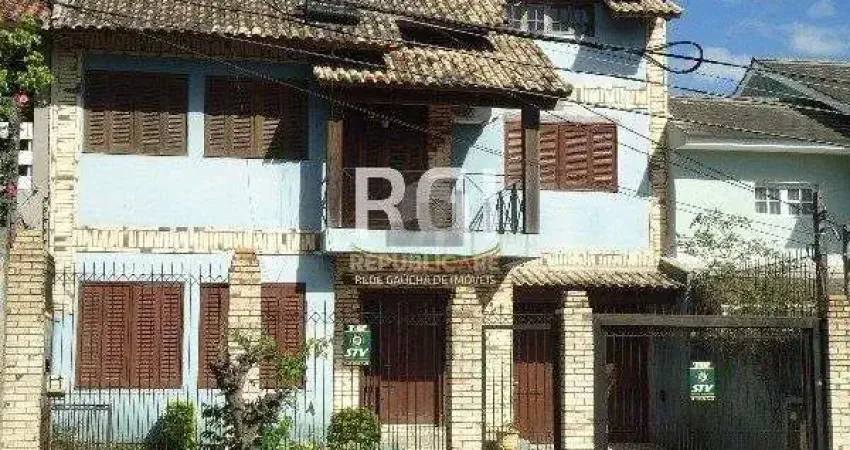 Casa à Venda – 320m², 3 Dormitórios (1 Suíte), 5 Vagas – Partenon