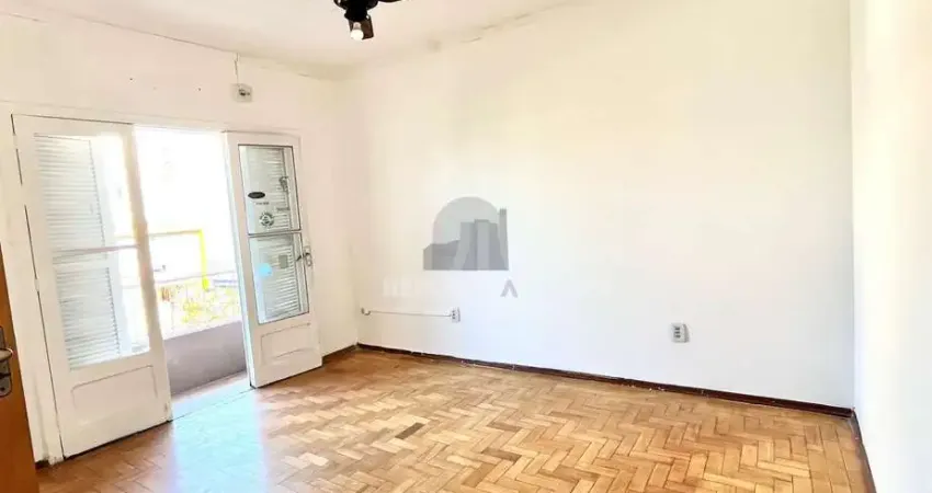 Apartamento 2 Dormitórios com Sacada e Pátio - Excelente Localização