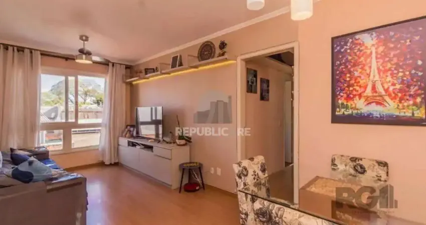 Apartamento com 02 quartos com 01 vaga de garagem coberta e escriturada.