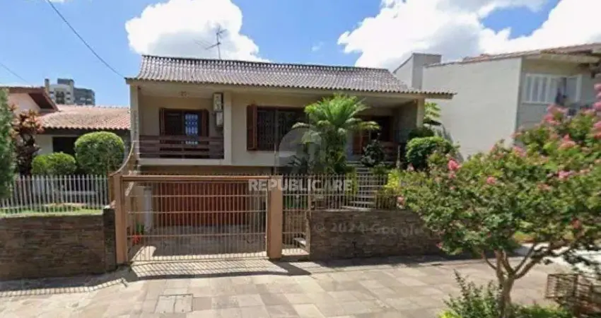 Casa no bairro Jardim Planalto de 3 dormitórios e 3 vagas