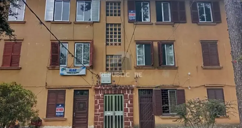 Vende no IAPI, último andar, dois lances de escada, reformado