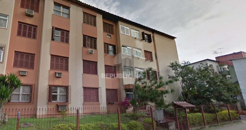 Apartamento com 02 quartos e 01 vaga escriturada no Bairro Rubem Berta