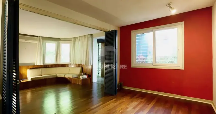 Casa no Bairro Petrópolis em Porto Alegre - Rua calma junto Av. Protásio Alves