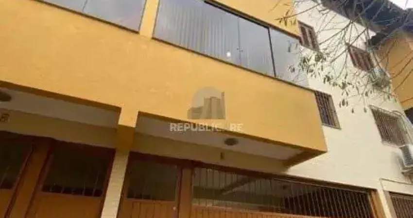 Casa em Condomínio bairro Tristeza de 3 dormitórios e 3 vagas