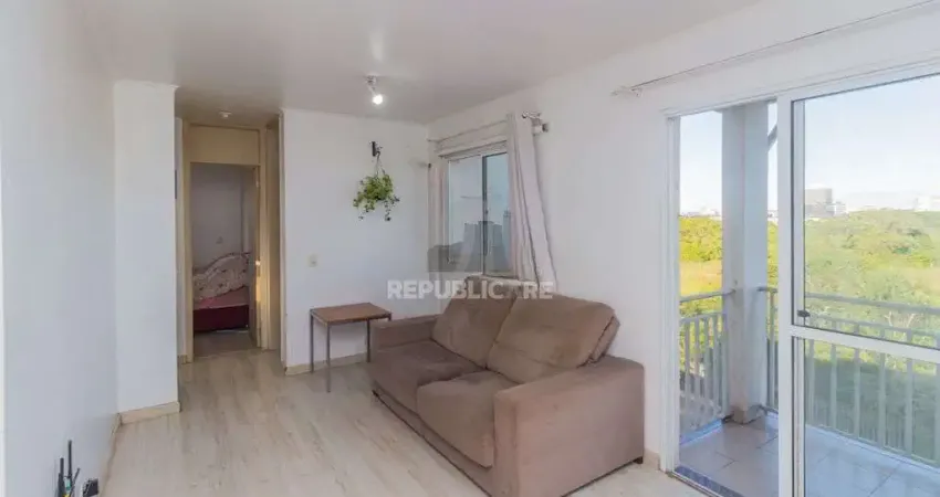 Apartamento com 2 dormitórios e 1 vaga de garagem no Bairro Humaitá