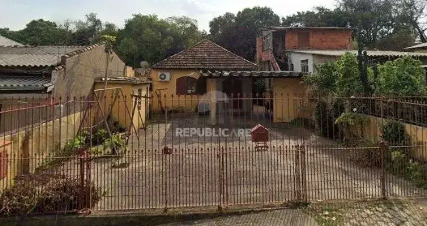 Excelente imóvel com terreno amplo à venda no Jardim Itu – Porto Alegre