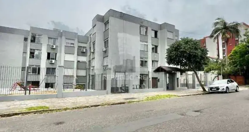 Apto 02 dorm reformado e vaga de garagem escriturada