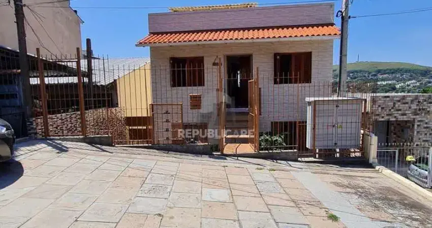 Casa com 2 quartos à venda na Rua Martim Minaberry, 405, Partenon, Porto Alegre