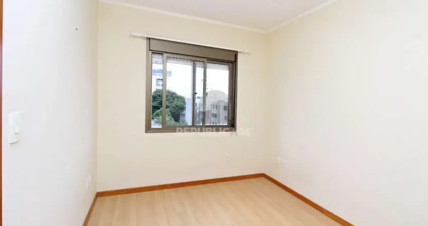Apartamento de três dormitórios, suíte e uma vaga de garagem no bairro Santana
