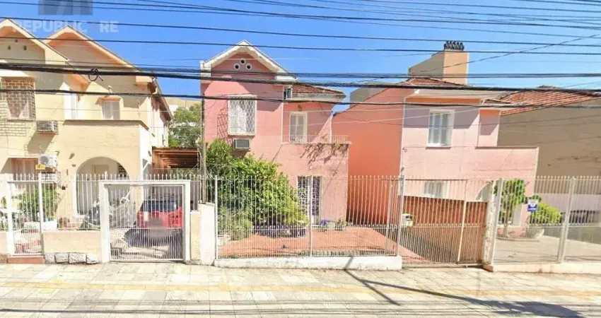 Casa residencial à venda no bairro menino deus com 3 dormitórios e 109 m²