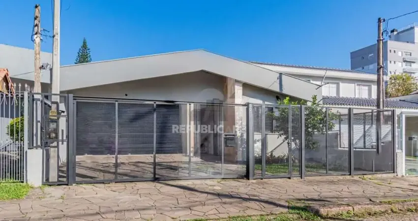 Casa com 3 dormitórios e 4 vagas no Bairro Jardim Lindóia