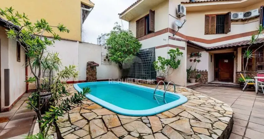 Casa com 3 quartos à venda na Rua Azevedo Sodré, 207, Passo da Areia, Porto Alegre