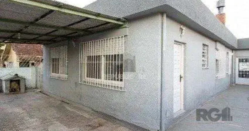 Casa no bairro Cavalhada de 3 dormitórios e 2 vagas