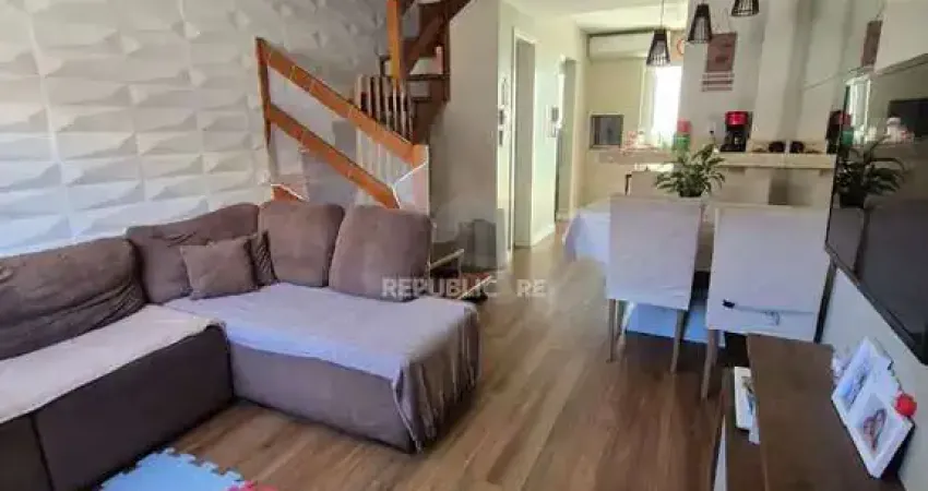 Casa com 02 quartos em Condomínio Fechado no Bairro Vila Nova
