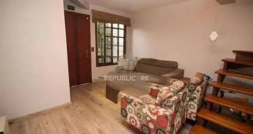 Sobrado localizado na Rua Baldoíno Bottini, 3 dormitórios, sendo 1 com sacada, 1