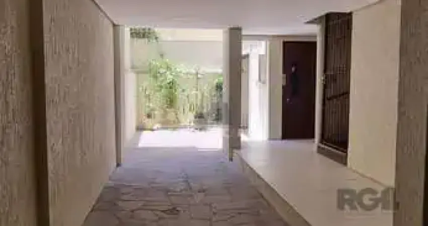 Apartamento de dois quartos e uma vaga de garagem no bairro Independência em Por