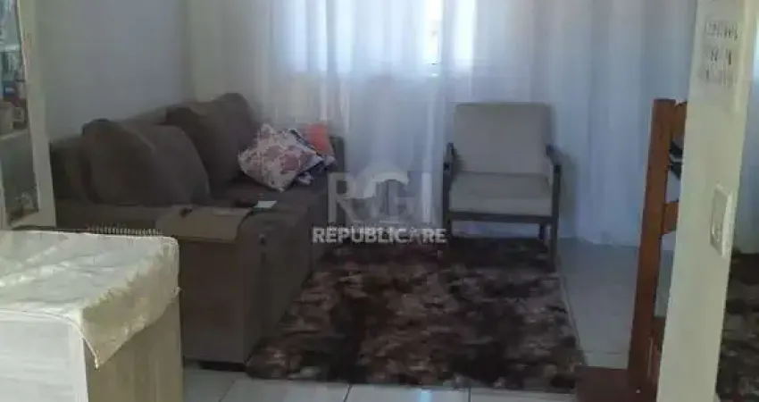 Casa com 2 quartos, banheiro, área de serviço, cozinha, vaga de garagem, no bair
