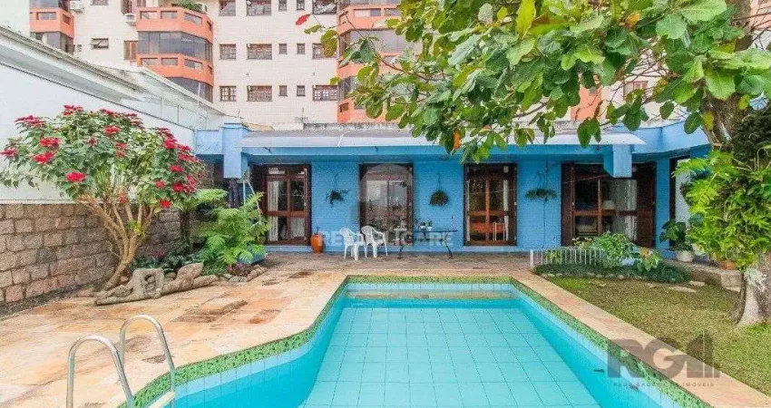 Casa para Venda - 400m², 3 dormitórios, sendo 1 suites, 4 vagas - Menino Deus