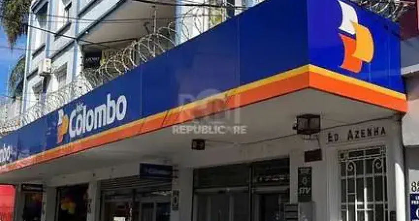 Apartamento de dois dormitórios, banheiro e sala no bairro da Azenha em Porto Al
