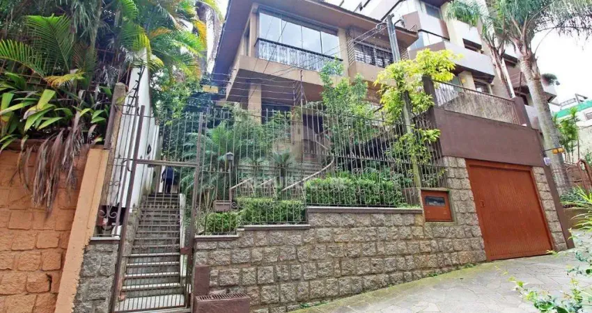 Casa para Venda - 464.5m², 3 dormitórios, sendo 1 suites, 3 vagas - Petrópolis