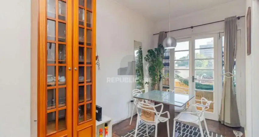 Vende-se apartamento com 3 quartos, 87m² e sacada - Petrópolis
