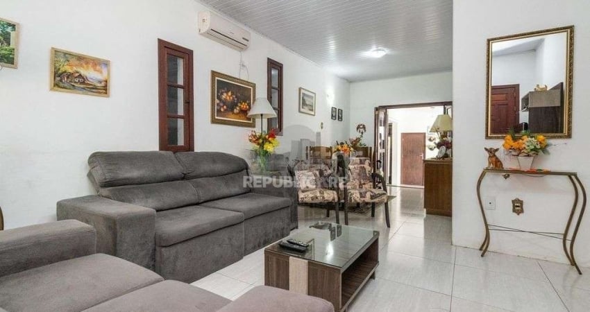 Casa com 3 dormitórios e suíte no Jardim Botânico, POA