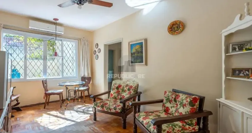 Apartamento térreo com pátio à venda no Bom Fim – 2 dormitórios e dependência