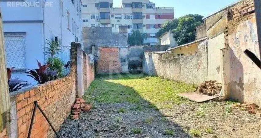 Terreno para venda no bairro menino deus com área disponível de  {livingarea}.