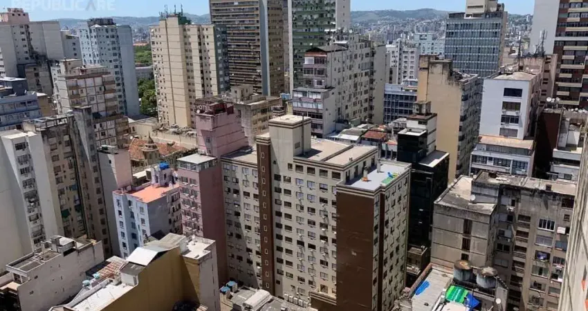 Escritório à venda no centro histórico com 33 m² de área útil disponível.