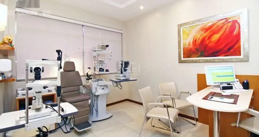 Escritório à venda no centro histórico com 94m² de área útil disponível.