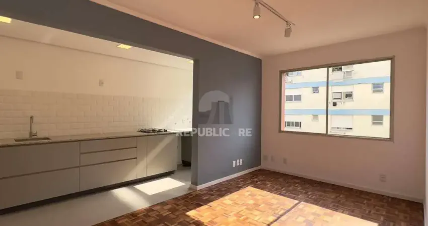 APARTAMENTO 1 DORMITÓRIO, TOTALMENTE REFORMADO, DE 44M² NO CENTRO HISTÓRICO