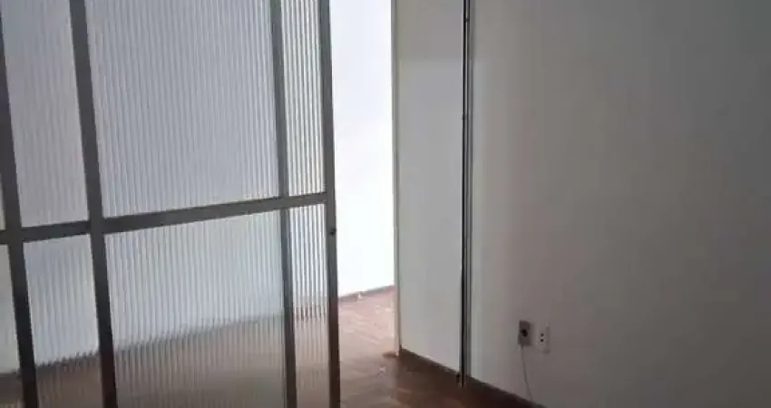 Escritório à venda no centro histórico com 32 m² de área útil disponível.