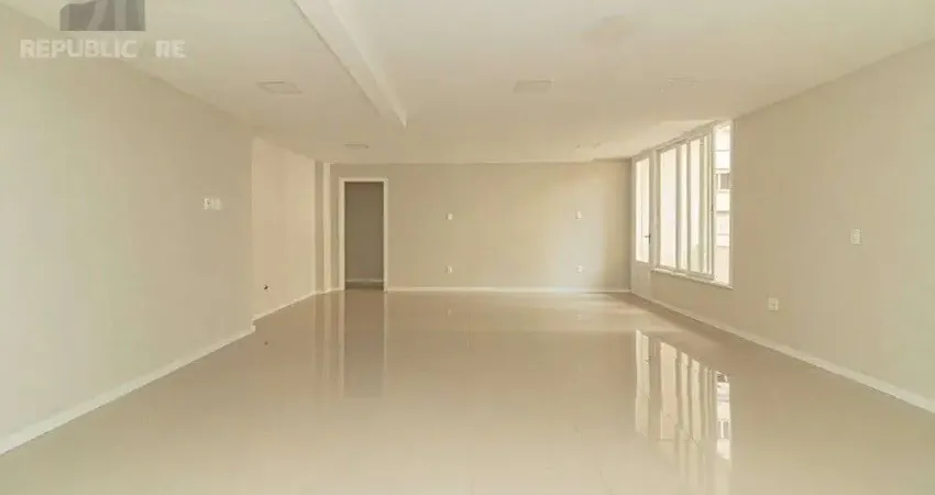 Apartamento à venda em moinhos de vento com 3 dormitórios/quartos e 147 m² úteis