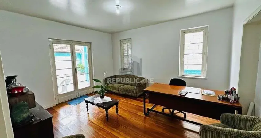 Casa 4 dormitórios à venda Floresta Porto Alegre/RS