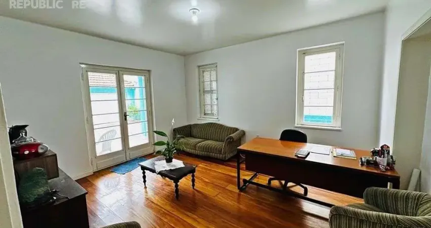 Casa residencial à venda no bairro floresta com 278 m² e 4 dormitórios/quartos.