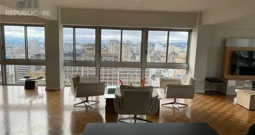 Apartamento à venda no centro histórico com 289 m² e 3 dormitórios/quartos disponíveis.