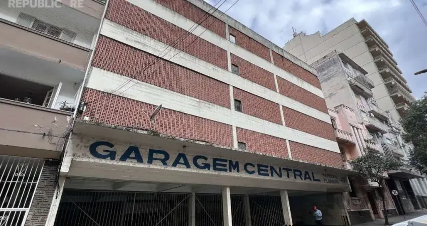 Garagem à venda no centro histórico com ampla área para estacionamento