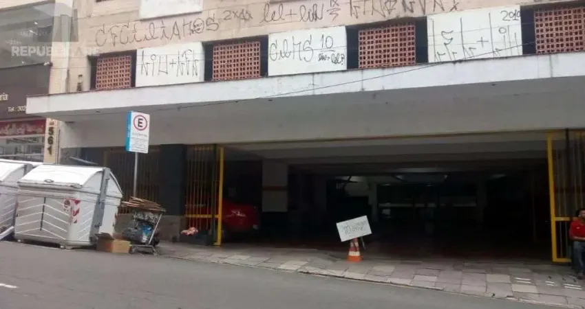 Garagem à venda no centro histórico com ótima área disponível para veículos.
