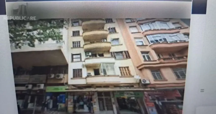 Apartamento à venda no centro histórico com 110 m² e 3 dormitórios/quartos disponível.