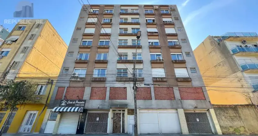 Apartamento à venda no centro histórico com 39 m² e 1 dormitório/quarto disponível.