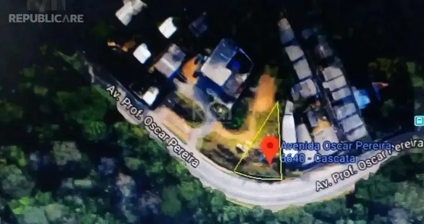 Terreno à venda no bairro azenha com área disponível para construção.